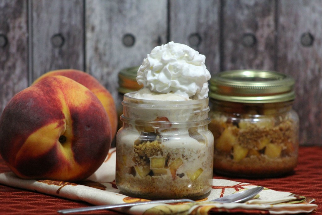 Mason Jar Peach Crumble 